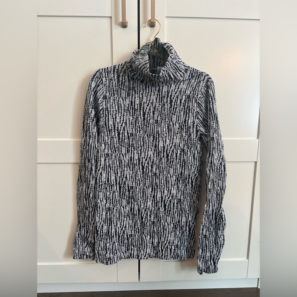 Athleta Flurry Elemental Turtleneck Black & White Sweater size small ski winter